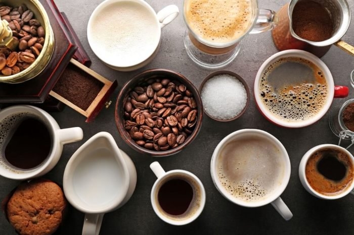 Viele Kaffees abgebildet von oben unterschiedliche Crema