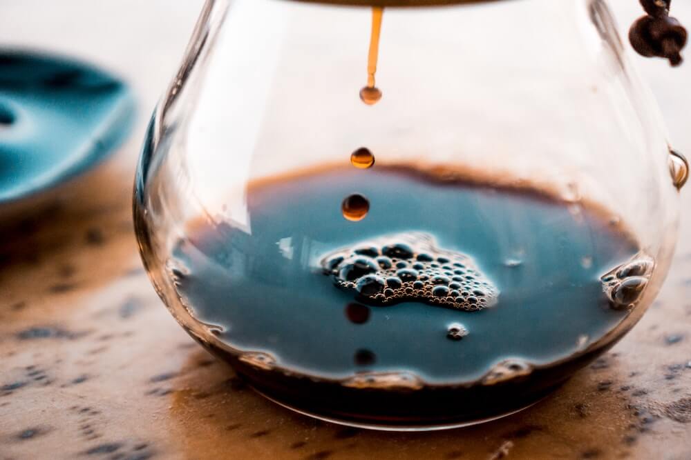 Frischer Kaffee aus Filterkaffeemaschine Frischer Kaffee aus Filterkaffeemaschine