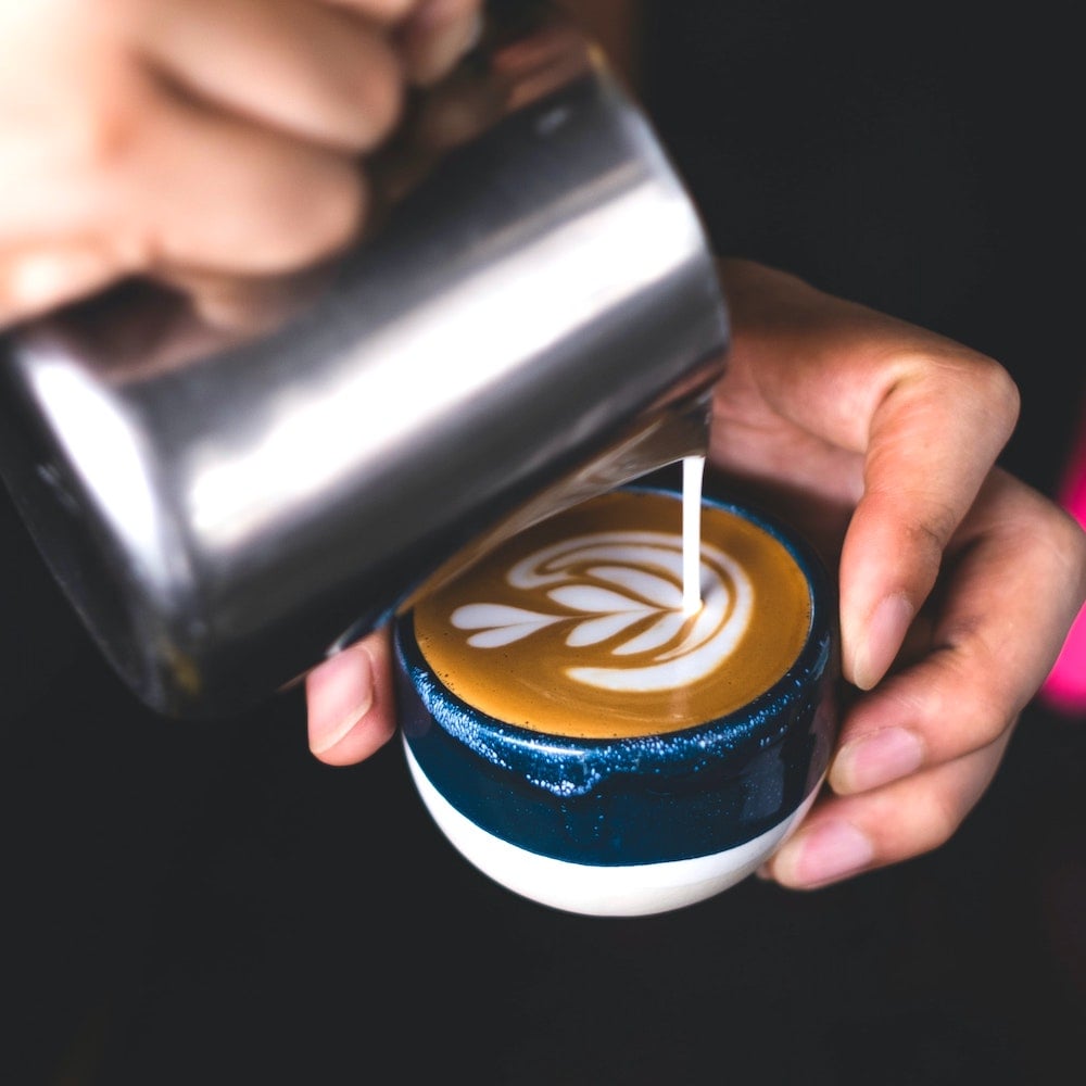 cremiger Milchschaum in Tasse