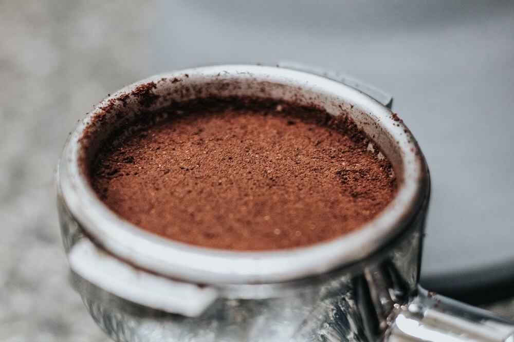 Sehr fein gemahlener Kaffee in Siebtraeger Sehr fein gemahlener Kaffee in Siebtraeger