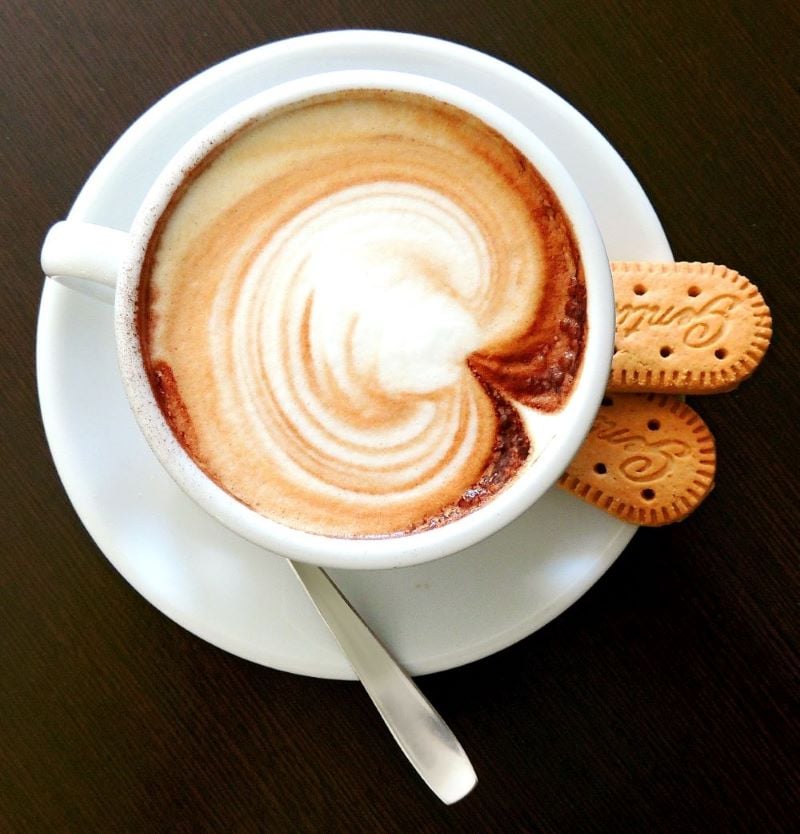 Kaffeetasse mit Gebäck
