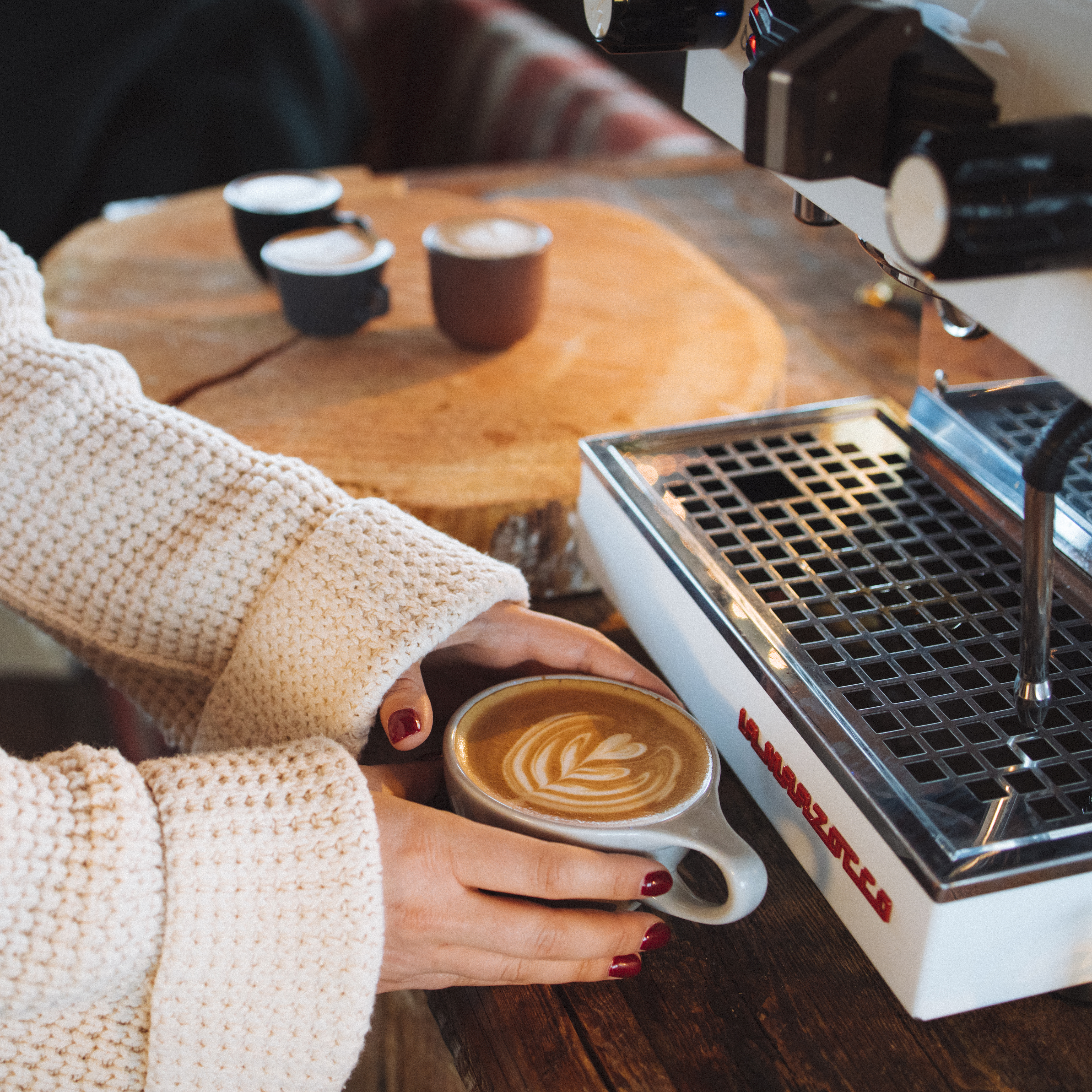 La Marzocco Linea Mini professioneller Dual-Boiler mit Cappuccino