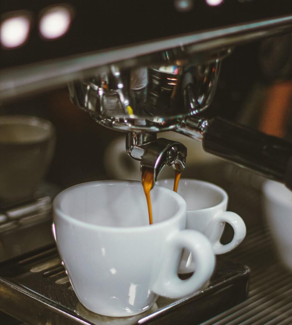 frischer Espresso aus einer Lelit Siebträgermaschine frischer Espresso aus einer Lelit Siebträgermaschine