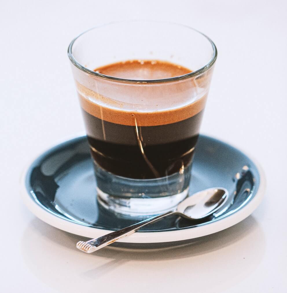 Espressoglas mit Untertasse