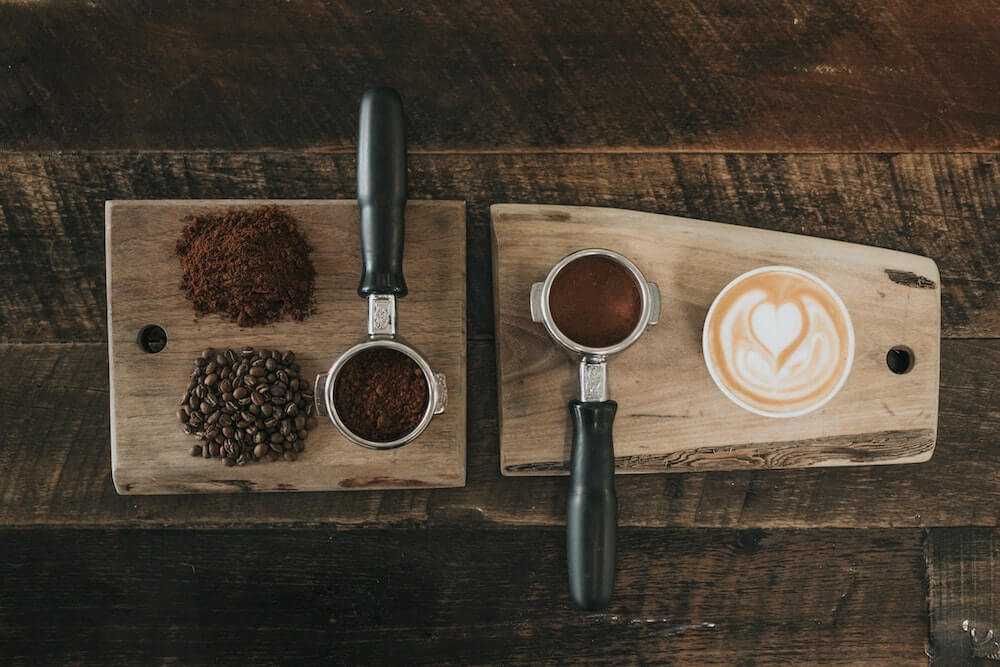 Frischer Kaffee aus der Siebträgermaschine